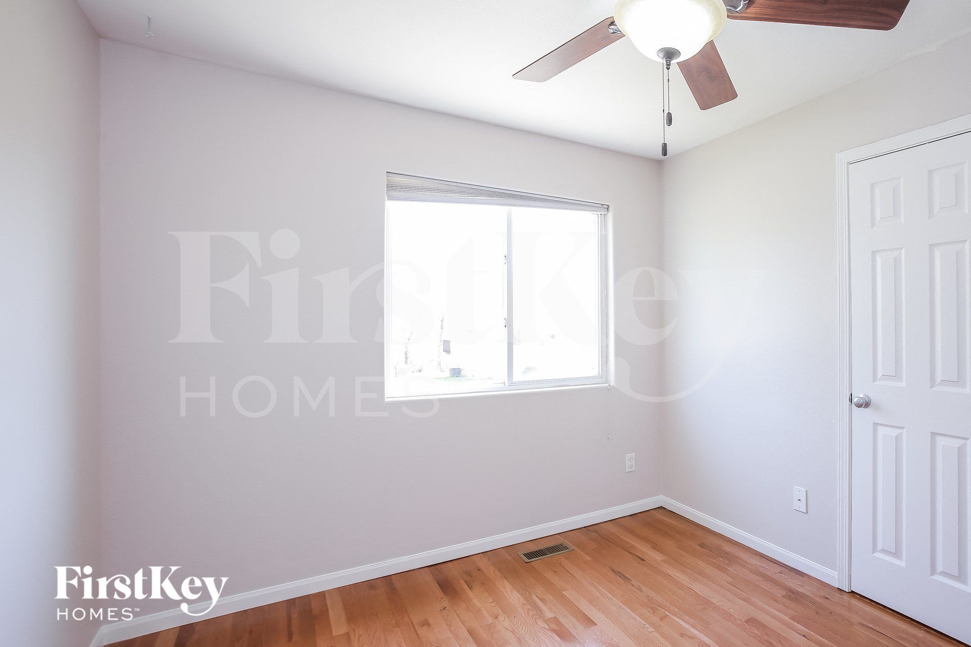 Building Photo - 11512 N Windsor Ave