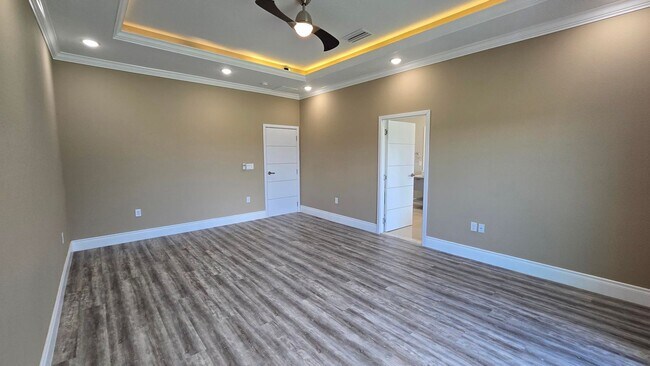 Building Photo - Beautiful and Modern 4 bed 3.5 Bath Townho...