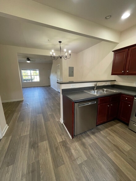 Primary Photo - 4007 Clinton Ln