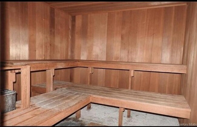 Building Photo - 400 High Point Dr