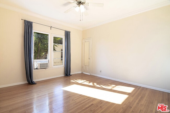 Building Photo - 1215 S Alfred St