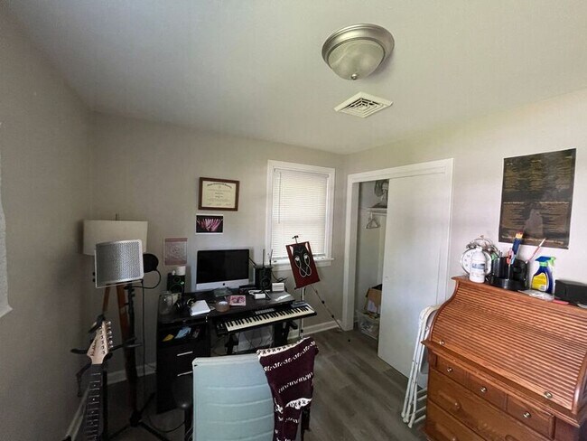 Building Photo - 2403 5th Ave