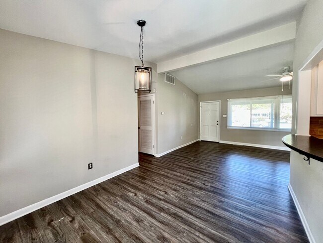 Building Photo - 3-Bedroom Home In Laurel Manor - Fenced Ba...