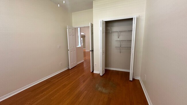 Building Photo - 1653 Cherry Ridge Dr