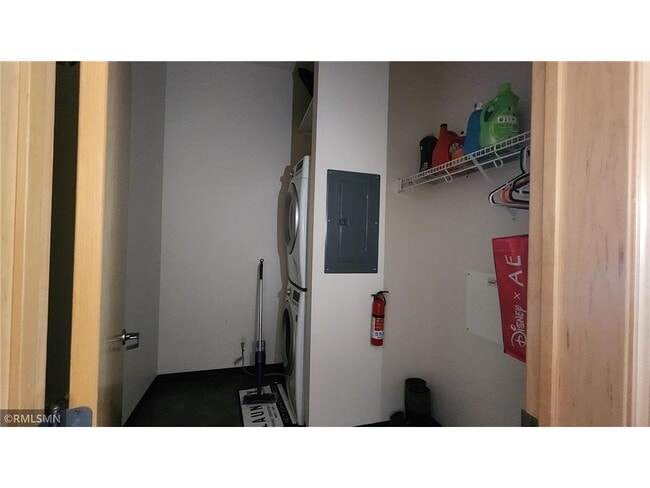 Building Photo - 2650 University Ave W