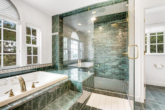 Building Photo - 1 Overlook Pl