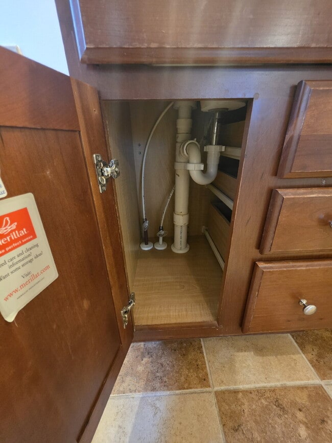 Building Photo - Spacious 4-Bedroom Home for Rent in Kings ...