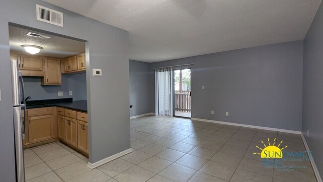 Building Photo - Renovated 1 Bedroom Waterfront Unit in Fort Walton Beach!