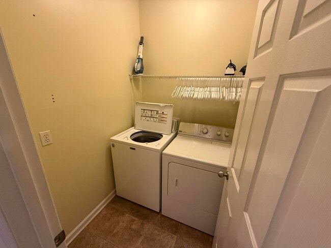 Building Photo - 2204 Market Garden Ln