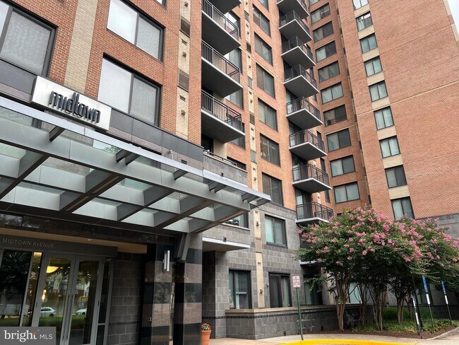 Building Photo - 2451 Midtown Ave