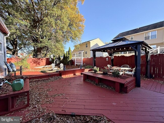 Building Photo - 46 Roosevelt Ave