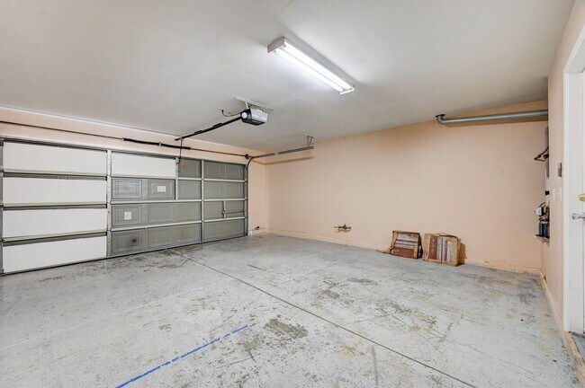 Building Photo - 8621 W Grand Pine Ave
