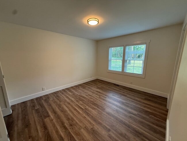 Building Photo - 2128 Sharondale Dr