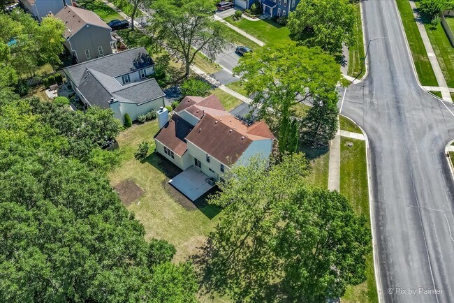 Building Photo - 731 Hickory Ln