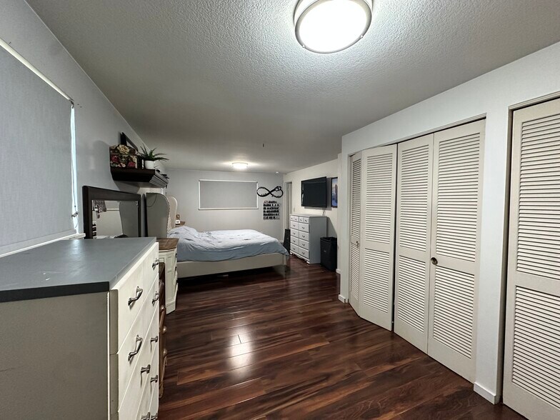 Master bedroom (2nd bedroom in home) upstairs - 219 Thayer Dr
