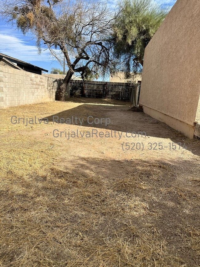 Building Photo - 1255 E Halcyon Rd