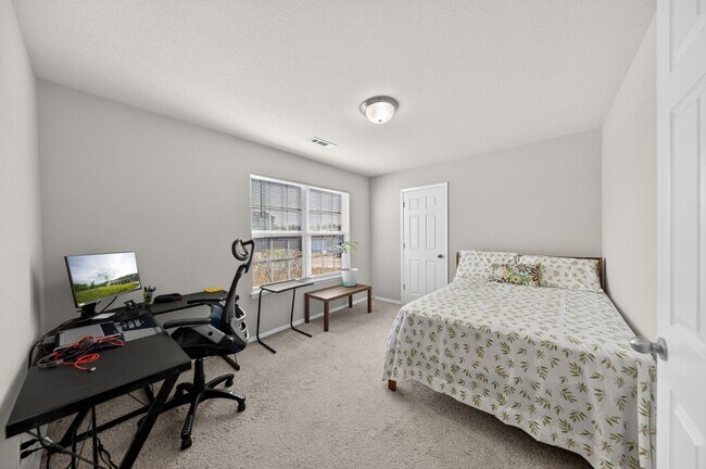 Building Photo - Charming home in Bentonville School District