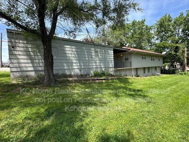 Building Photo - 515 S Forest Ave