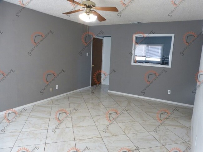 Building Photo - Nice updated 3 bedroom home with a 1 car g...