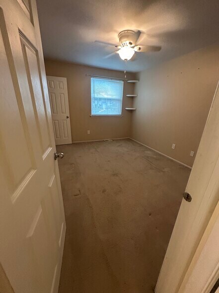 Bedroom 2 - 2003 Valley Dr