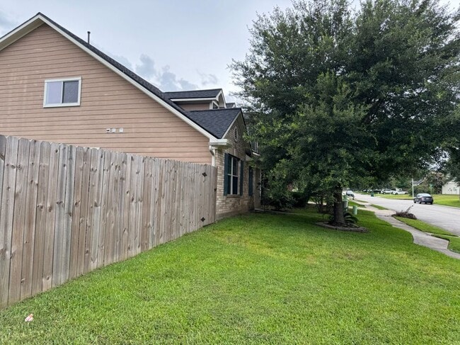 Building Photo - 832 Belvedere Dr