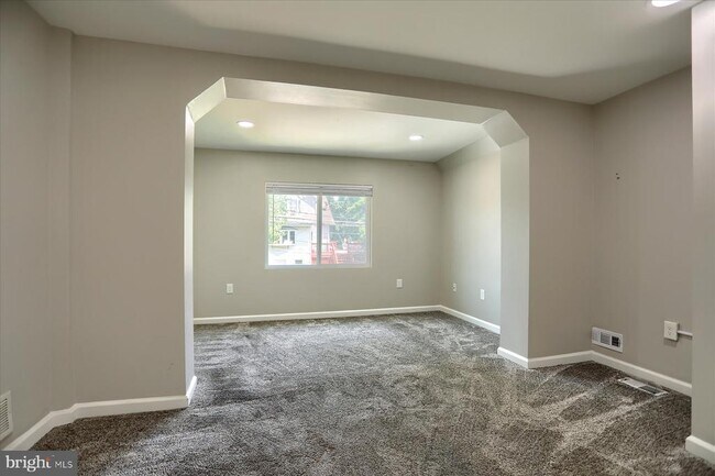 Building Photo - 1207 Anglesea St