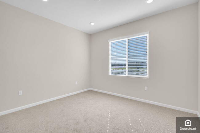 Building Photo - 5587 Saddle Rock Ln