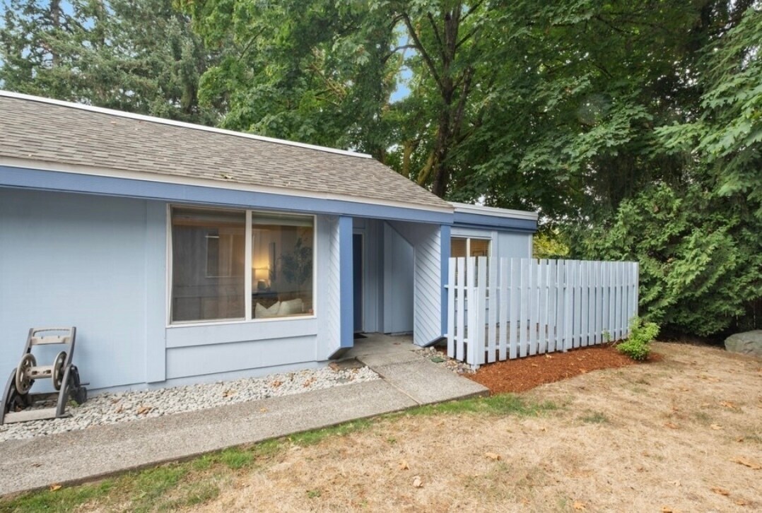 Building Photo - 4300 NE Sunset Blvd