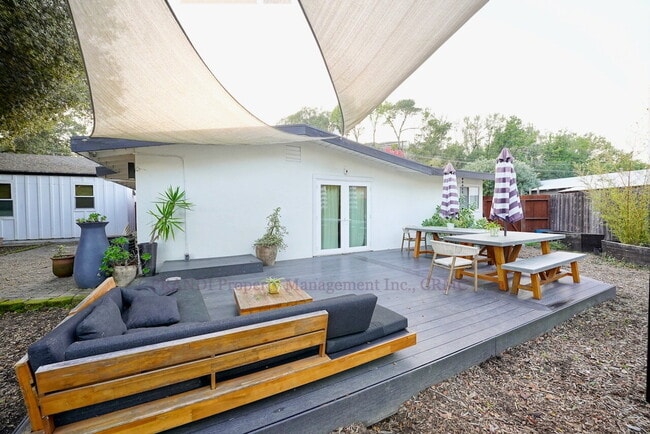 Building Photo - Novato Home with Big Yard, Backs to Pioneer Park!