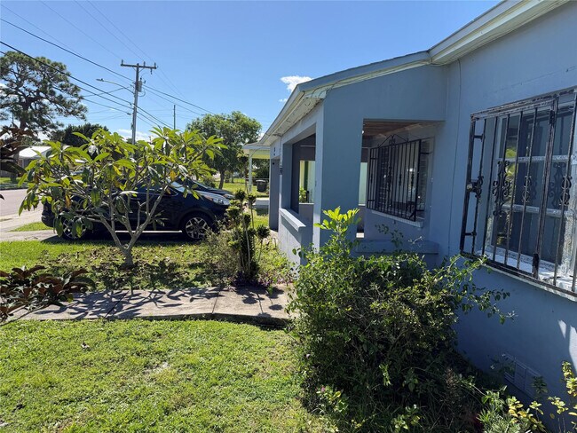 Building Photo - 703 N 17th St