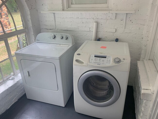 Building Photo - MAJOR PRICE DROP! Excellent home located in Kendall - Whittier!