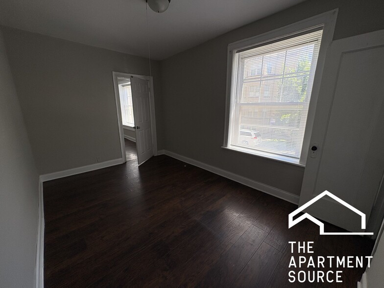 Building Photo - 6300 N Oakley Ave