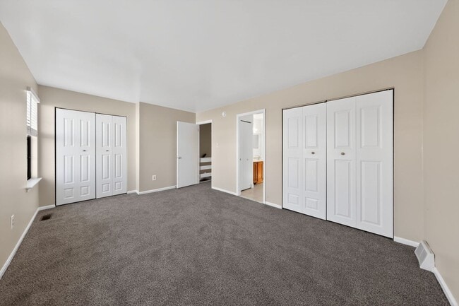 Building Photo - Newly Refinished 2 Bedroom Townhome