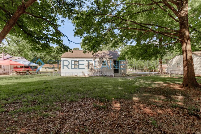 Building Photo - 109 Camellia Cir