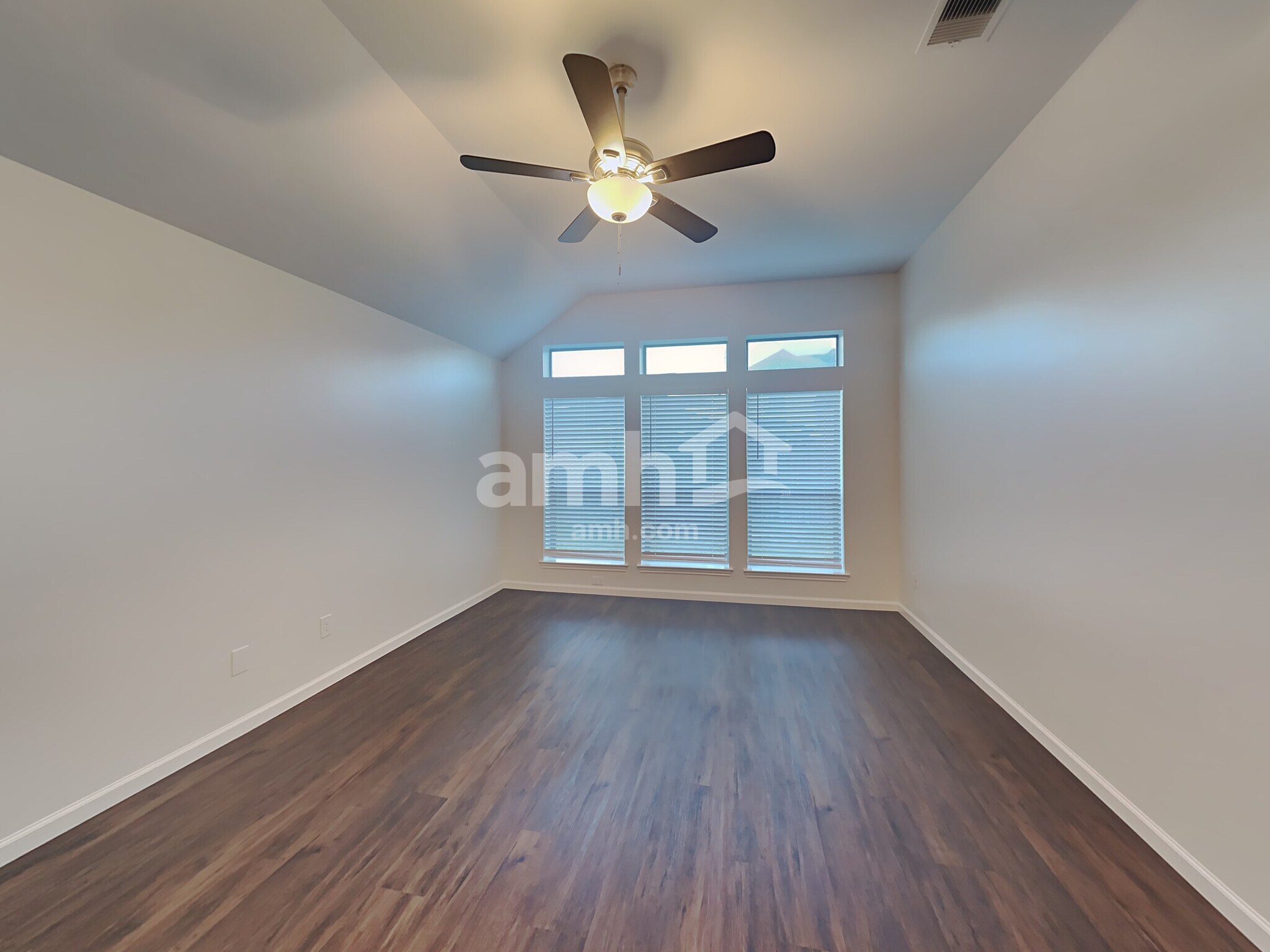 Building Photo - 2515 Pioneer Oaks Dr