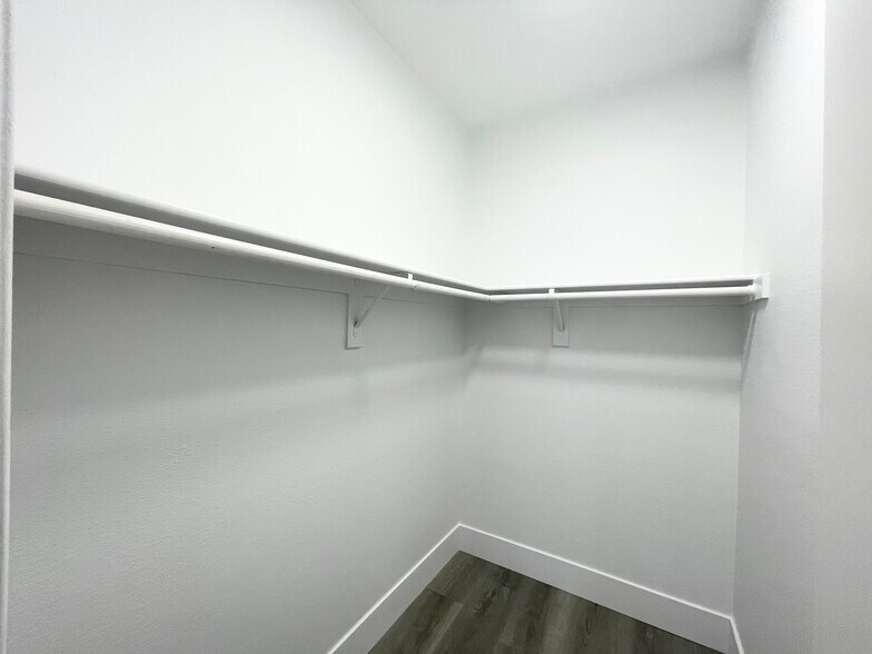 Building Photo - 9600 N 96th St