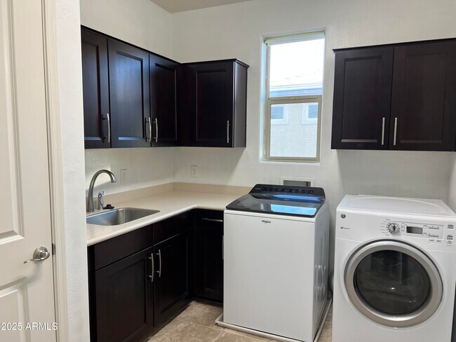 Building Photo - 21284 W Almeria Rd