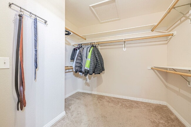 Building Photo - Beautiful 3-Bedroom Home in West Palmdale Community