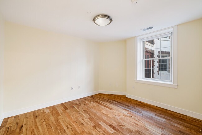 Building Photo - 4300 Spruce St