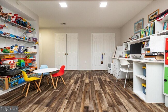 Building Photo - 8809 Saunders Ln