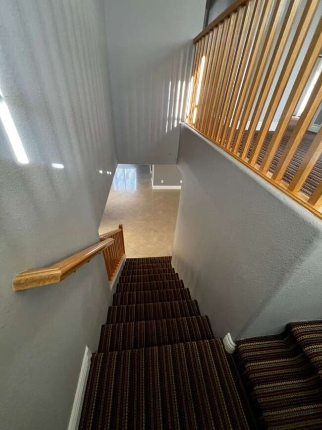 Building Photo - Must see 2 story 4 bed/3 bath home in the heart of SUMMERLIN