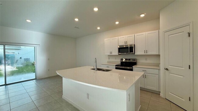Building Photo - 3006 Canary Ave