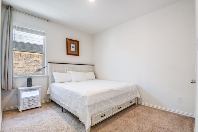 Building Photo - Spacious 4BR House in Forney , near by best elementary school