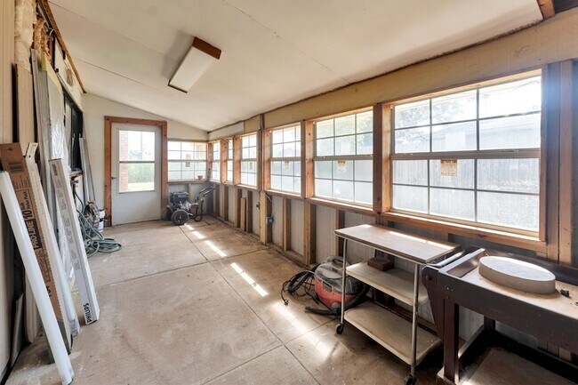 Building Photo - 18330 Navajo Trail Dr