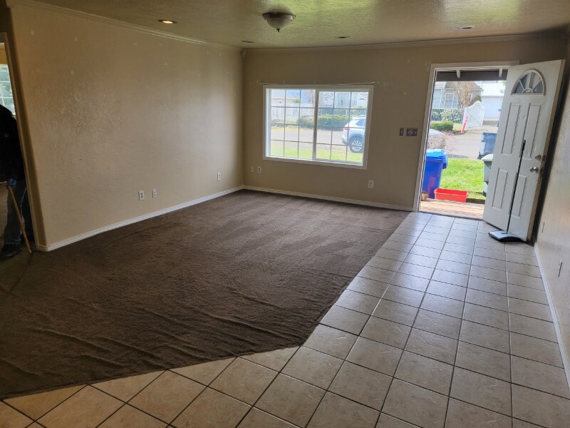 Building Photo - 290 Elma Ave NE