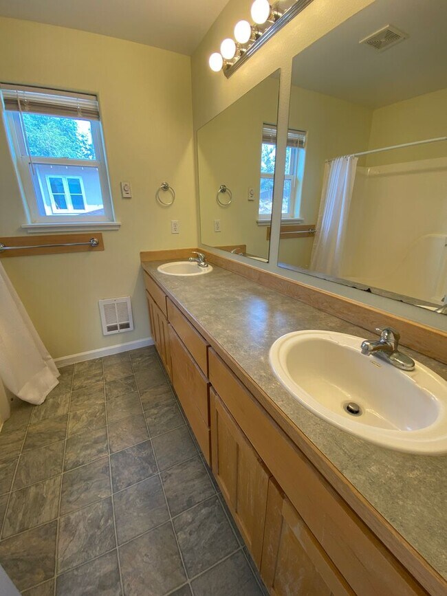 Building Photo - lot165