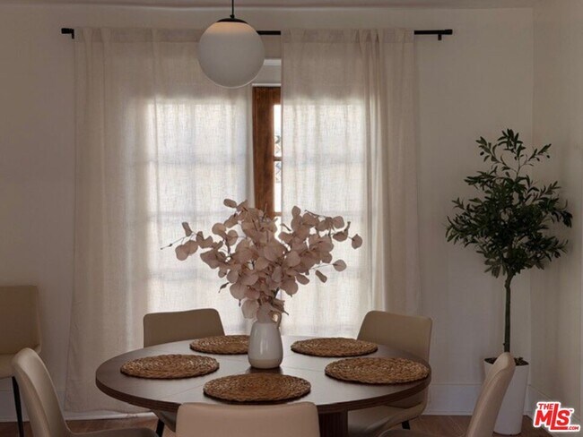 Building Photo - 510 N St Andrews Pl