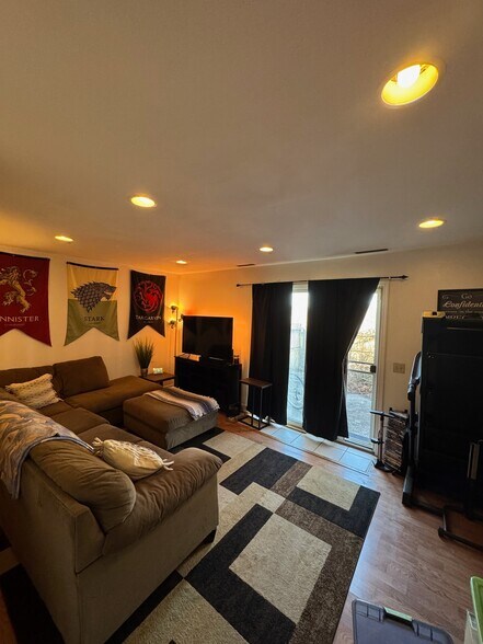 Building Photo - 2420 Ridge Rd