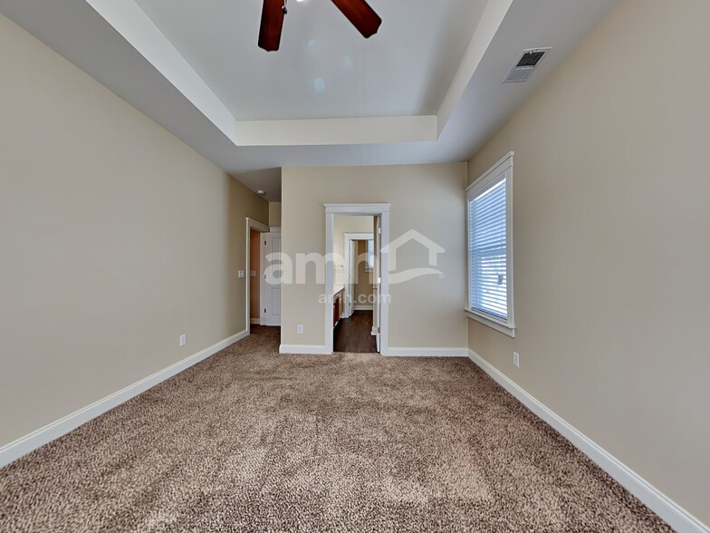 Building Photo - 408 Hydrangea St