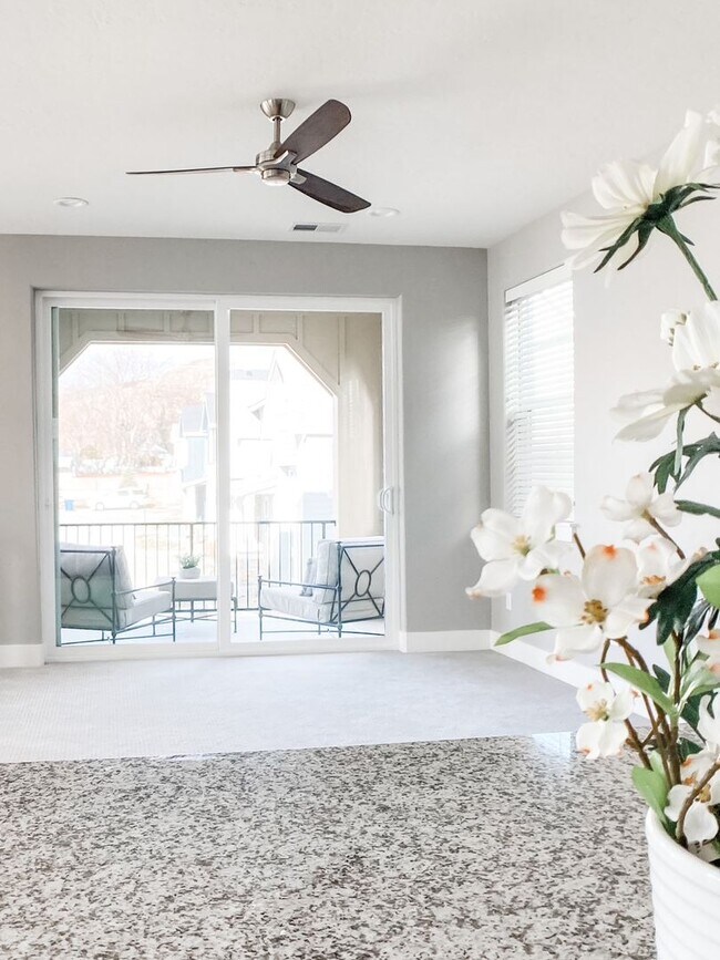 Building Photo - 3 Bedroom 3 1/2 Bathroom Home Located on a Corner Lot in Harris Ranch